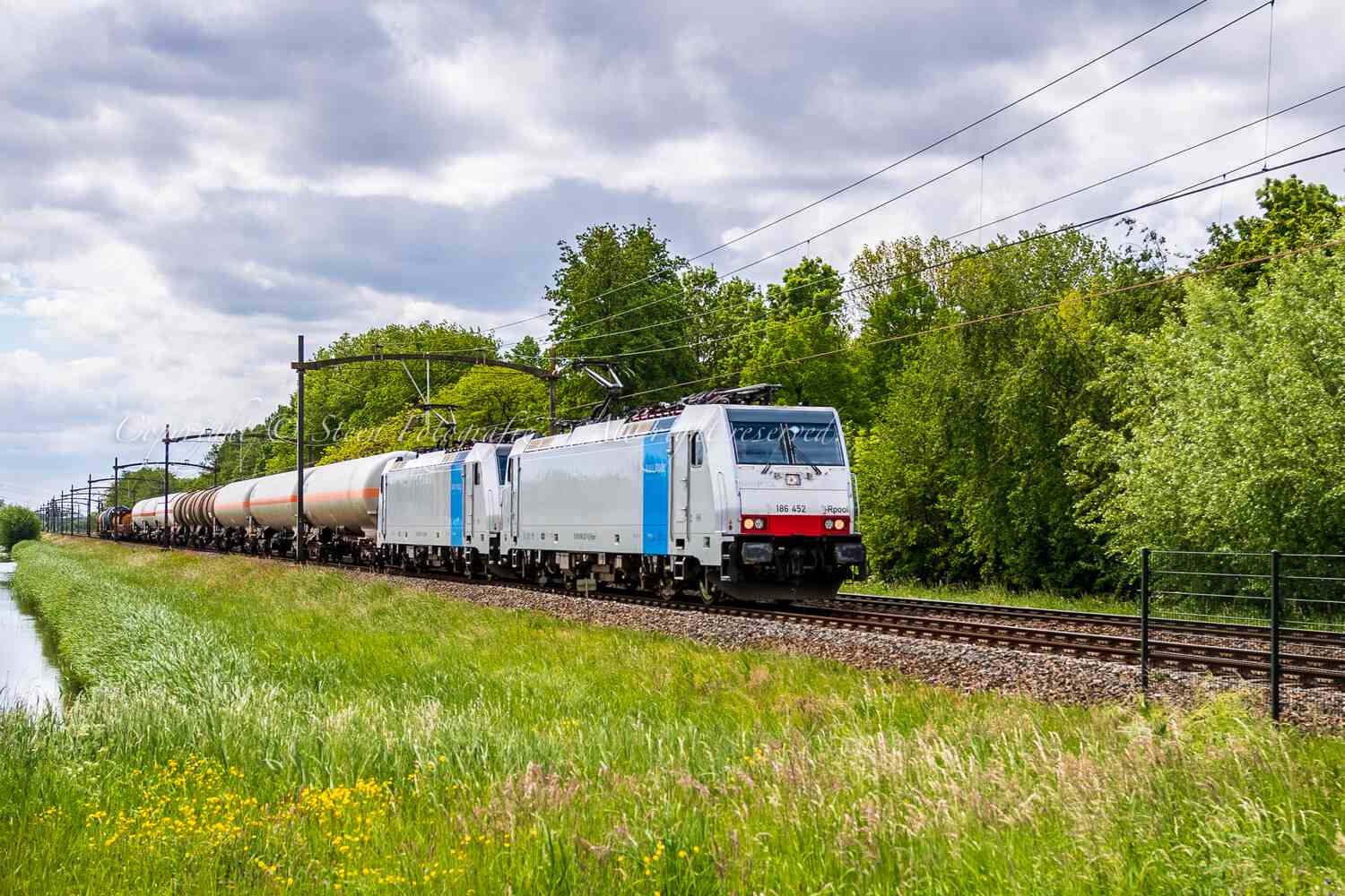 Railpool / Lineas, 186 452 en 186 451