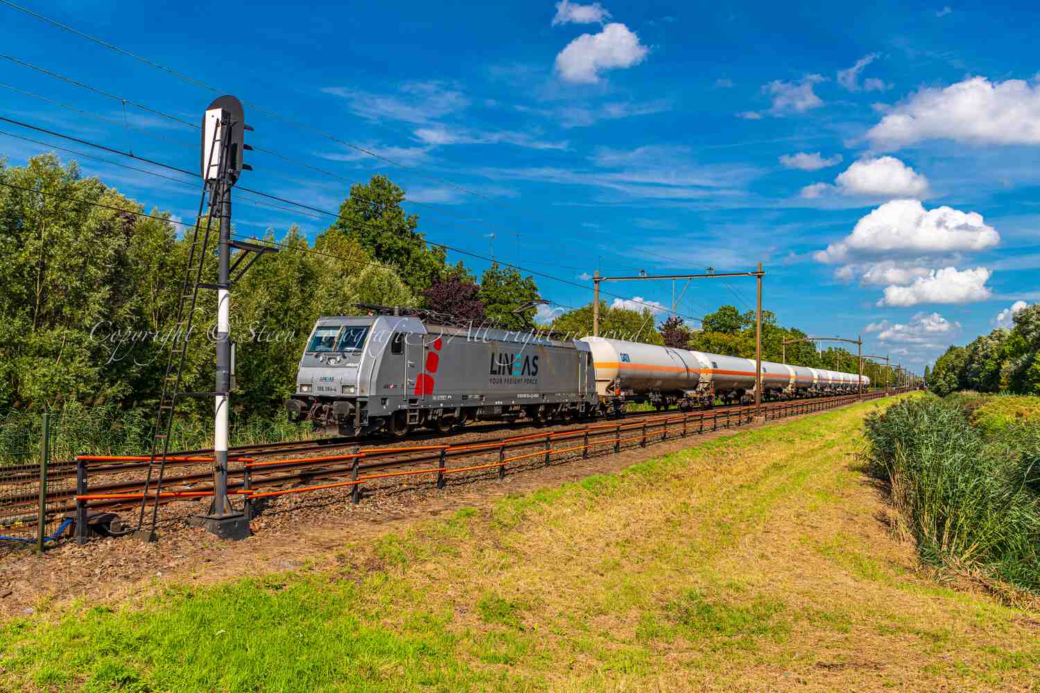 Akiem / Lineas, 186 384-4