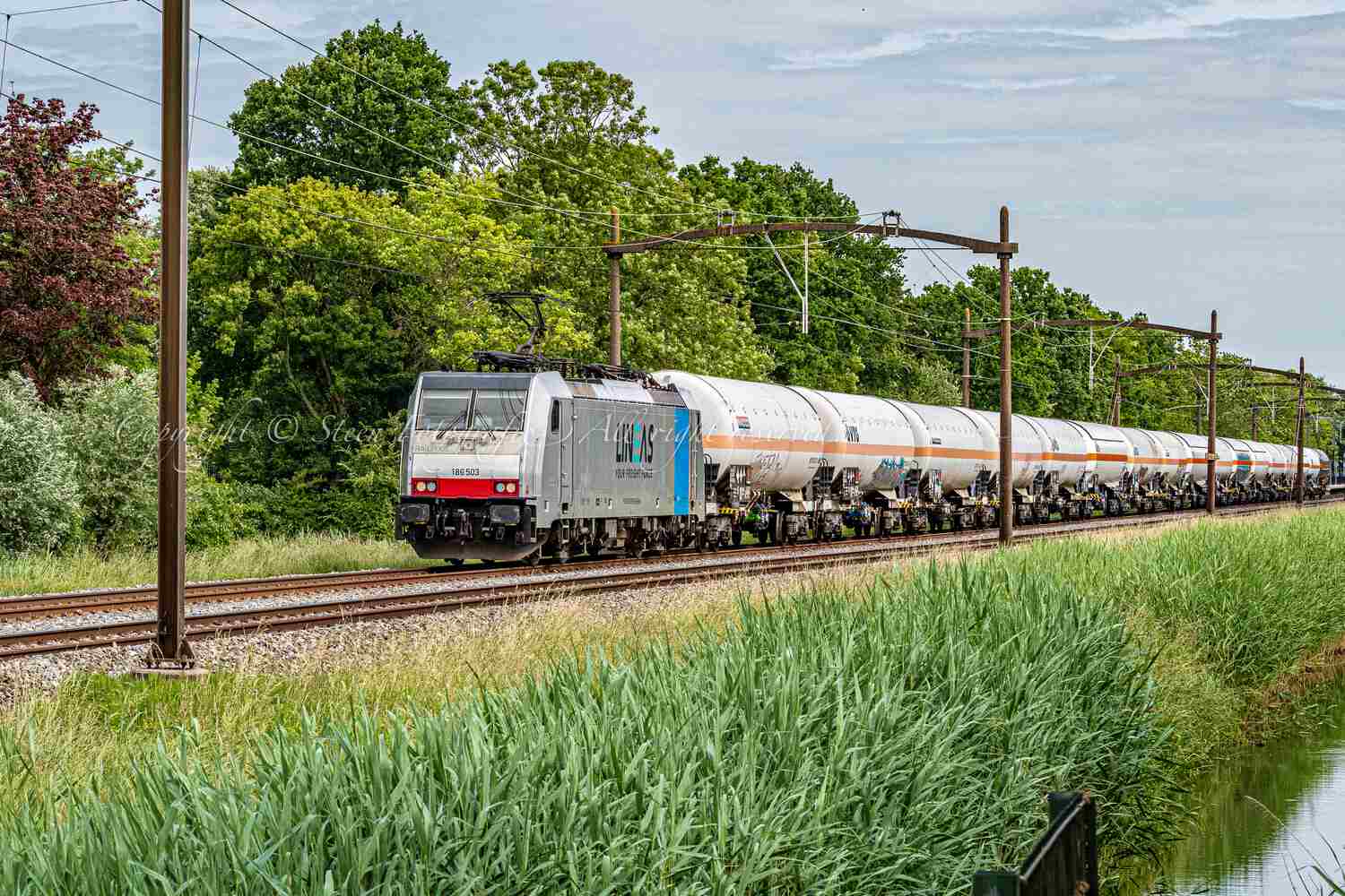 Railpool / Lineas, 186 503