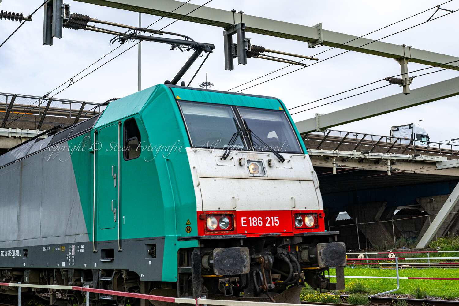 Railtraxx, E186 215 />
<div class=